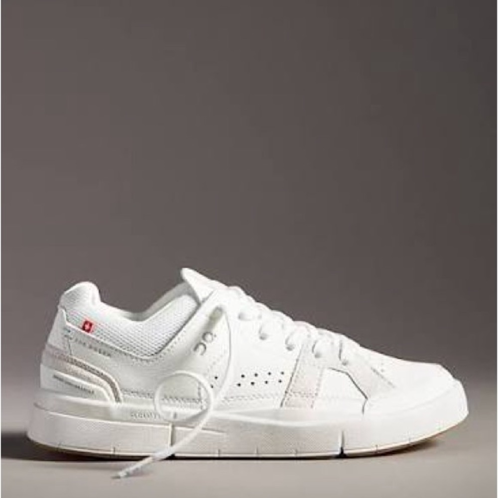 On Roger clubhouse women’s sneakers